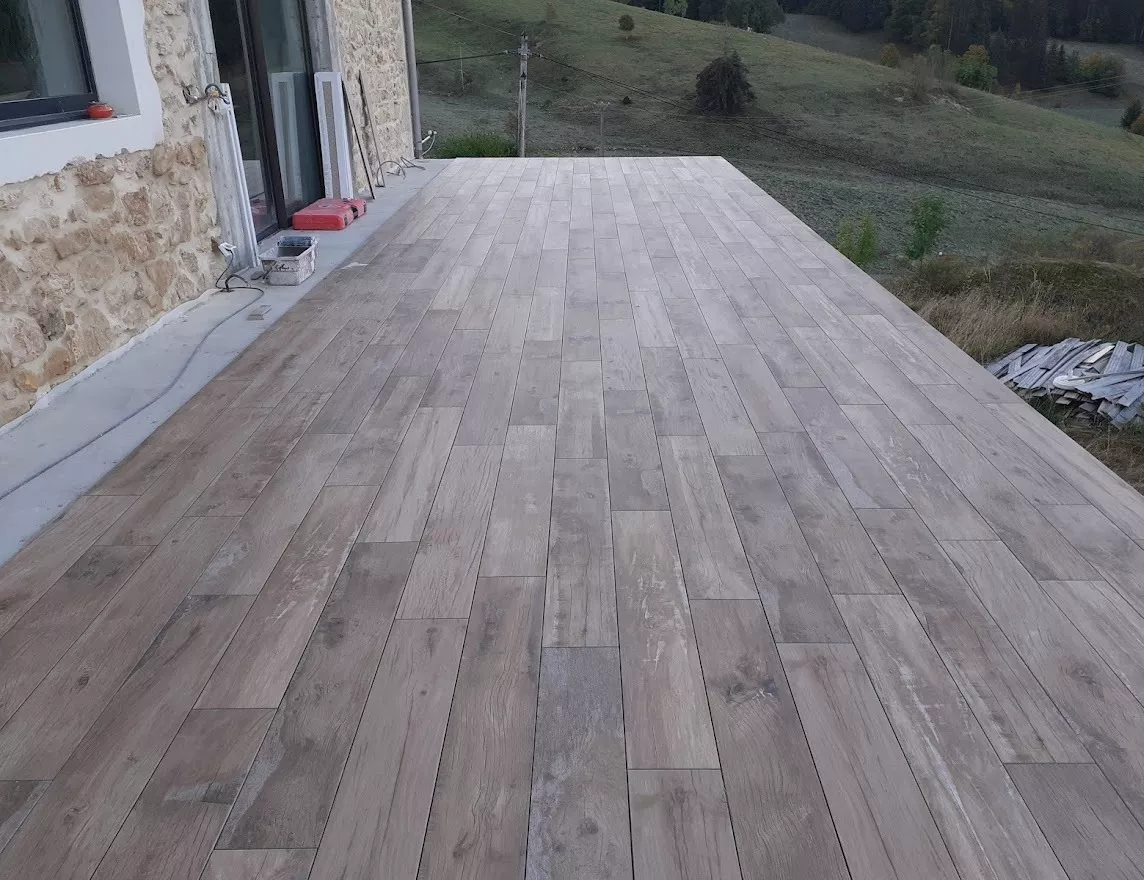 Terrasse sur balcon à LAMOURA